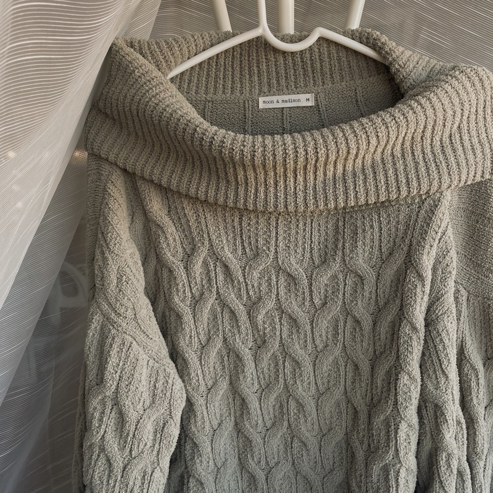 Moon&Madison Soft Long-sleeve with swoop neck